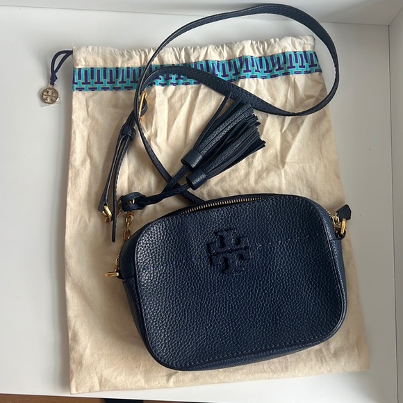 Tory Burch Handbags - Tory Burch McGraw Camera Bag w/ Dust Bag